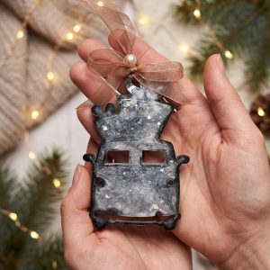 Weihnachtsanhänger „Auto mit Tannenbaum“