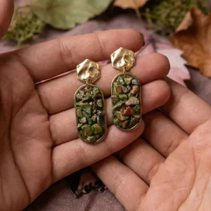 Gehämmerte Gold Stein Chip Ohrringe