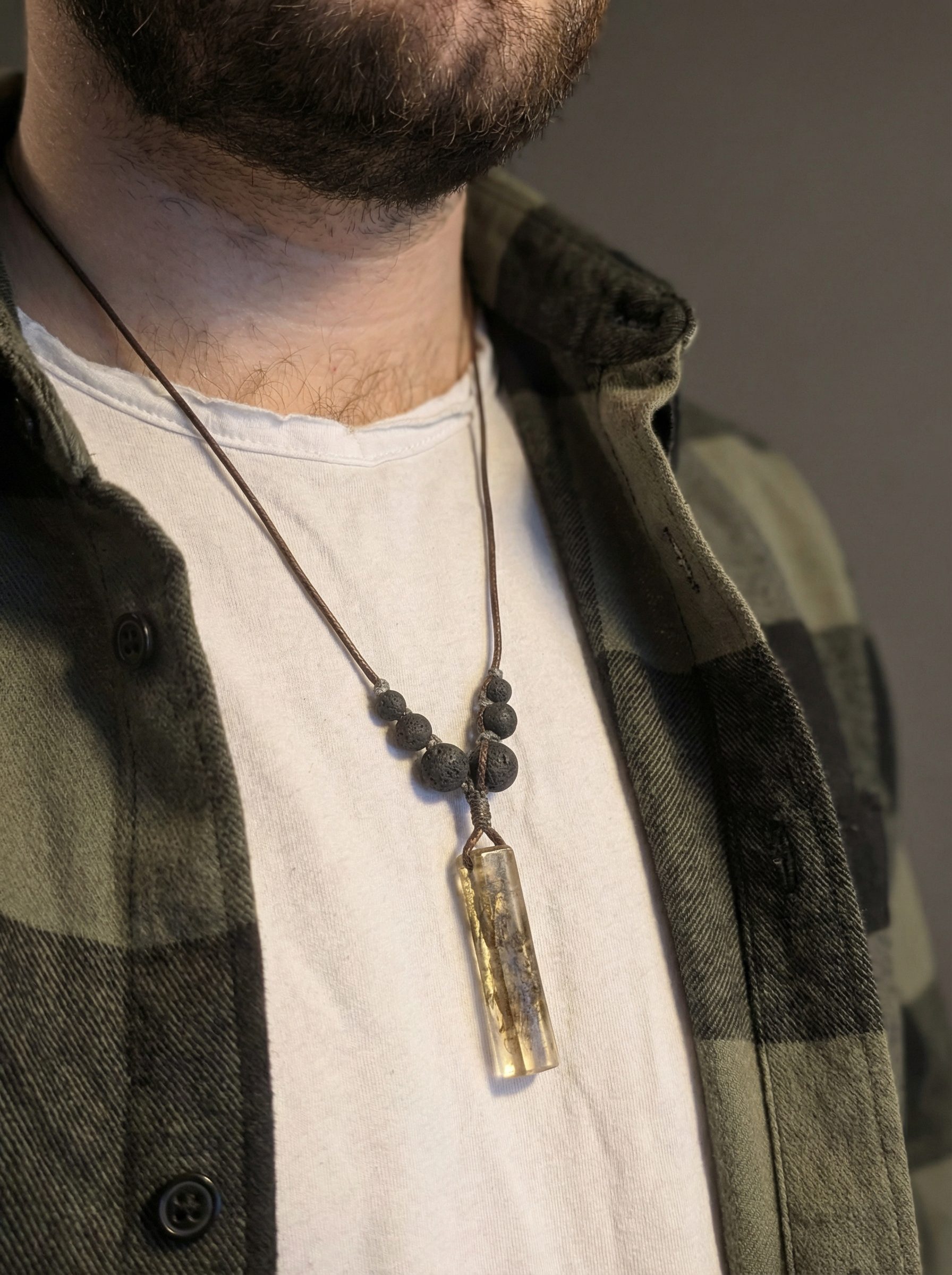 Epoxidharz Anhänger Halskette, Lavastein Diffusor Schmuck, Unisex Heilstein, Boho Minimalistisch Geschenk, Energie Kette, Handgefertigt