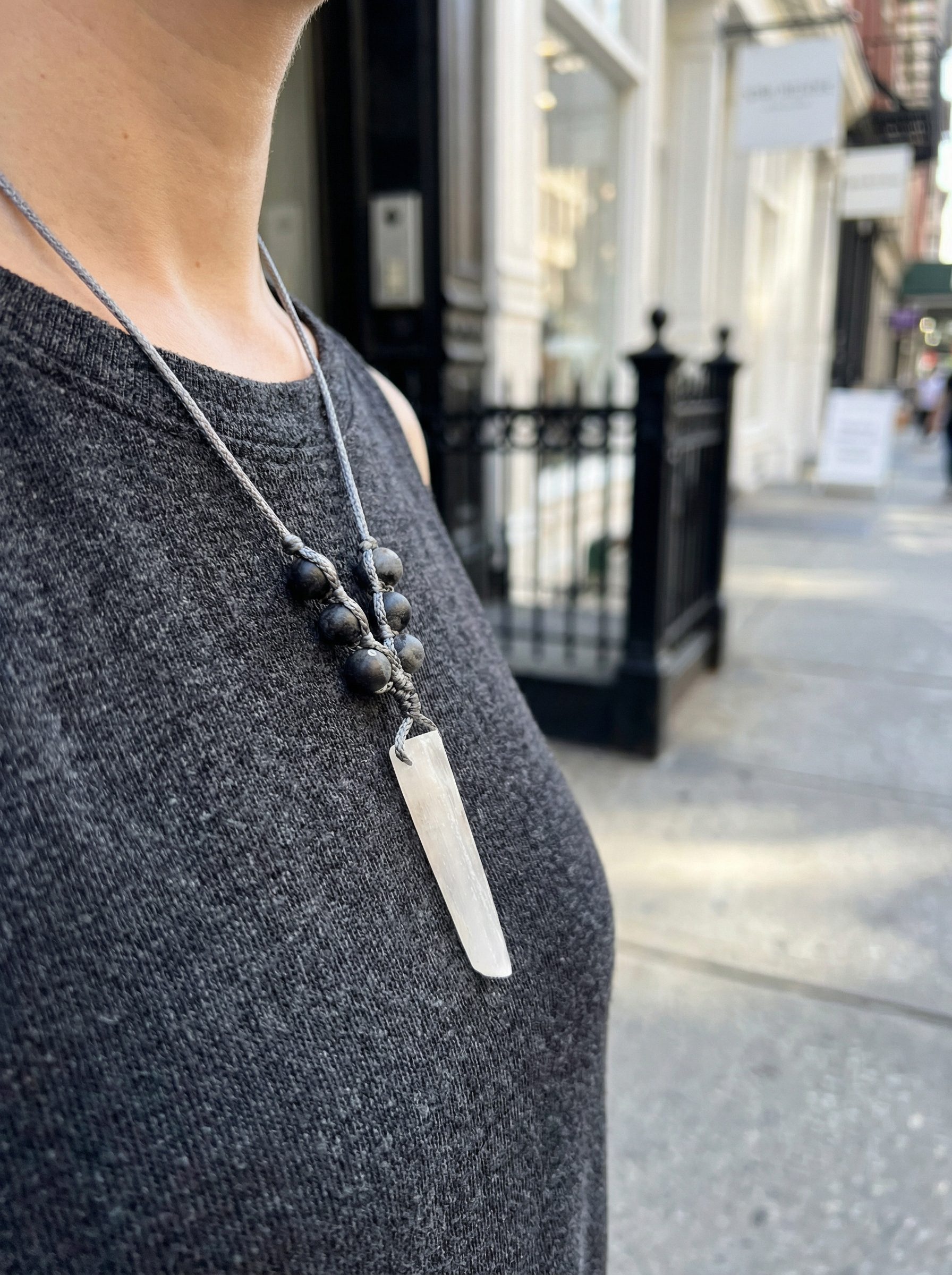 Epoxidharz Anhänger Halskette, Verstellbare Kordel Choker, Heilstein Schmuck, Unisex Boho Geschenk, Spiritueller Minimalismus – Bild 4