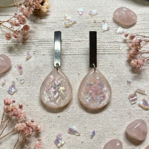 Handgemachte Hängeohrringe mit Ornament, Kunstvoller Schmuck