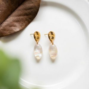 Schillernde Tropfenohrringe, Gold Hängeohrringe, Ovale Statement Ohrringe, Boho Chic Schmuck, Handgemachtes Minimalistisches Design