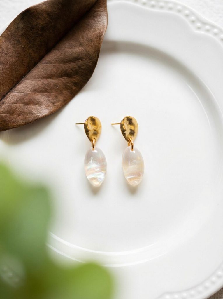 Schillernde Tropfenohrringe, Gold Hängeohrringe, Ovale Statement Ohrringe, Boho Chic Schmuck, Handgemachtes Minimalistisches Design